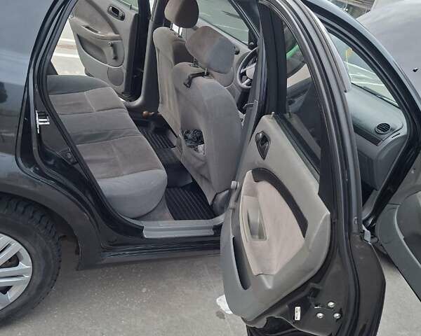 Черный Шевроле Лачетти, объемом двигателя 1.6 л и пробегом 217 тыс. км за 4000 $, фото 10 на Automoto.ua