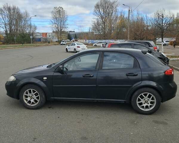 Черный Шевроле Лачетти, объемом двигателя 1.8 л и пробегом 200 тыс. км за 3300 $, фото 2 на Automoto.ua
