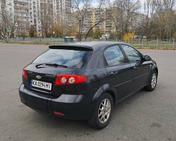 Черный Шевроле Лачетти, объемом двигателя 1.8 л и пробегом 200 тыс. км за 3300 $, фото 3 на Automoto.ua