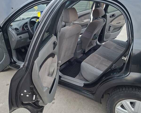 Черный Шевроле Лачетти, объемом двигателя 1.6 л и пробегом 217 тыс. км за 4000 $, фото 11 на Automoto.ua