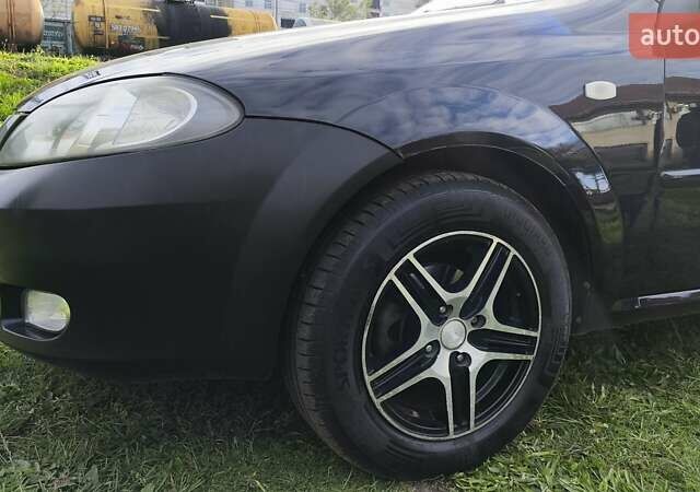 Черный Шевроле Лачетти, объемом двигателя 1.6 л и пробегом 251 тыс. км за 3500 $, фото 5 на Automoto.ua