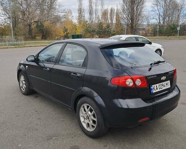 Черный Шевроле Лачетти, объемом двигателя 1.8 л и пробегом 200 тыс. км за 3300 $, фото 1 на Automoto.ua