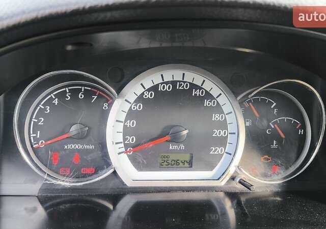 Черный Шевроле Лачетти, объемом двигателя 1.6 л и пробегом 251 тыс. км за 3500 $, фото 8 на Automoto.ua