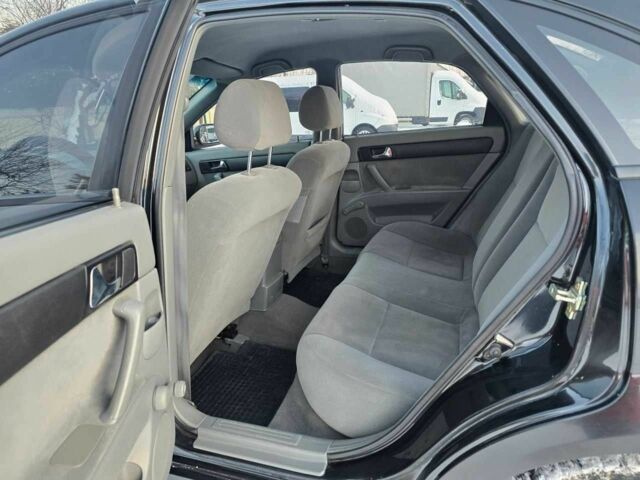 Черный Шевроле Лачетти, объемом двигателя 1.8 л и пробегом 135 тыс. км за 4499 $, фото 6 на Automoto.ua