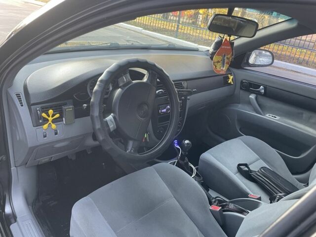 Черный Шевроле Лачетти, объемом двигателя 1.8 л и пробегом 298 тыс. км за 4200 $, фото 5 на Automoto.ua