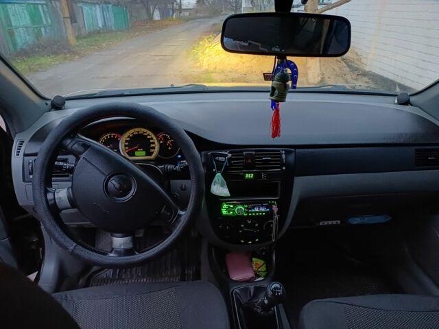 Черный Шевроле Лачетти, объемом двигателя 1.8 л и пробегом 241 тыс. км за 4300 $, фото 4 на Automoto.ua