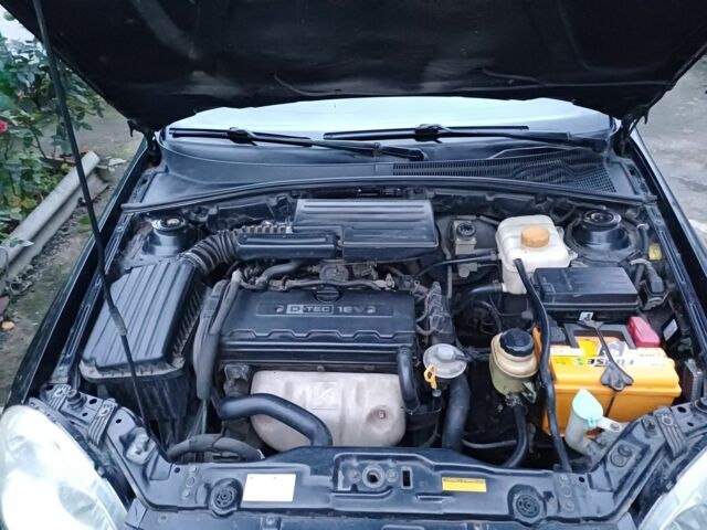 Черный Шевроле Лачетти, объемом двигателя 1.8 л и пробегом 241 тыс. км за 4300 $, фото 7 на Automoto.ua