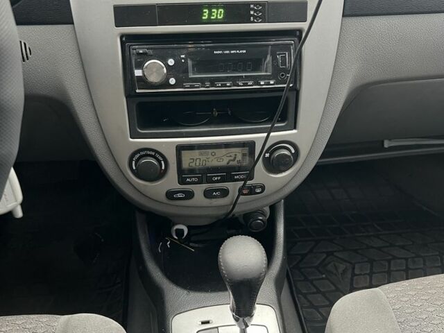 Черный Шевроле Лачетти, объемом двигателя 1.8 л и пробегом 266 тыс. км за 4500 $, фото 4 на Automoto.ua