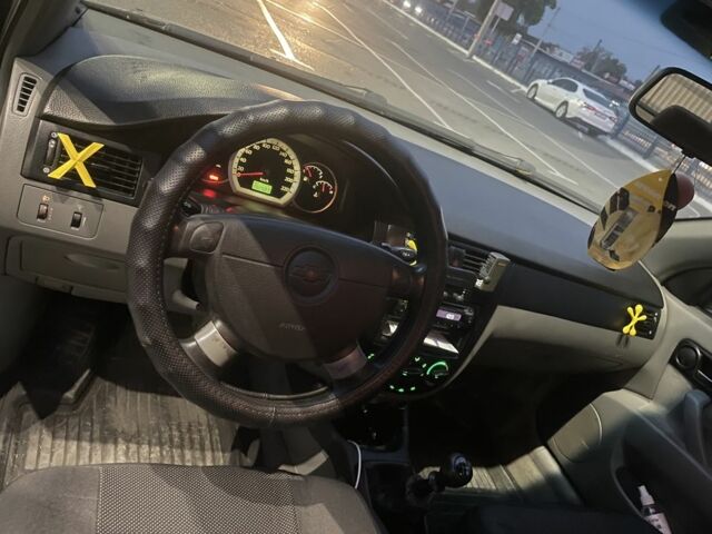 Черный Шевроле Лачетти, объемом двигателя 1.8 л и пробегом 280 тыс. км за 4200 $, фото 6 на Automoto.ua