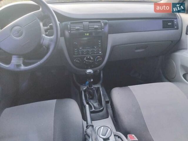 Черный Шевроле Лачетти, объемом двигателя 1.6 л и пробегом 240 тыс. км за 3800 $, фото 5 на Automoto.ua