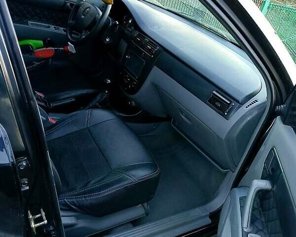 Черный Шевроле Лачетти, объемом двигателя 1.6 л и пробегом 195 тыс. км за 3350 $, фото 6 на Automoto.ua