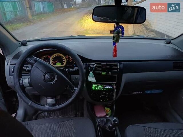 Черный Шевроле Лачетти, объемом двигателя 1.8 л и пробегом 241 тыс. км за 4300 $, фото 3 на Automoto.ua