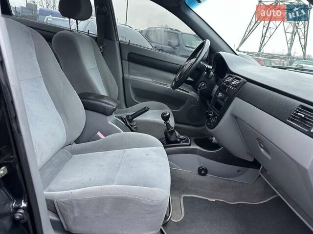 Черный Шевроле Лачетти, объемом двигателя 1.6 л и пробегом 280 тыс. км за 2999 $, фото 39 на Automoto.ua