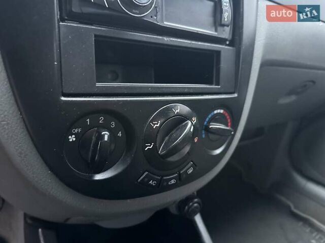 Черный Шевроле Лачетти, объемом двигателя 1.6 л и пробегом 280 тыс. км за 2999 $, фото 24 на Automoto.ua