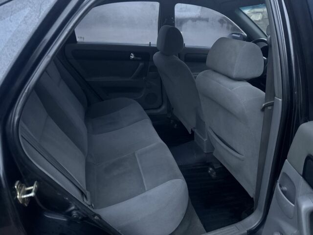 Черный Шевроле Лачетти, объемом двигателя 1.8 л и пробегом 220 тыс. км за 2950 $, фото 10 на Automoto.ua