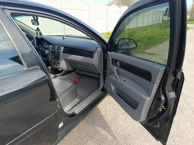 Черный Шевроле Лачетти, объемом двигателя 1.8 л и пробегом 241 тыс. км за 4500 $, фото 5 на Automoto.ua