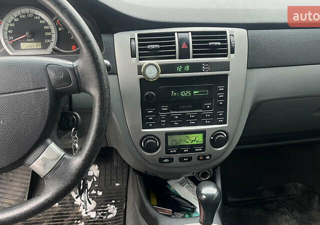 Черный Шевроле Лачетти, объемом двигателя 1.8 л и пробегом 210 тыс. км за 4500 $, фото 11 на Automoto.ua