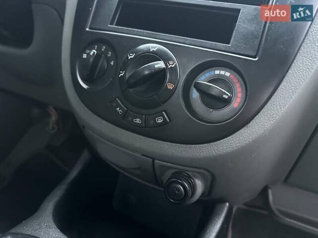 Черный Шевроле Лачетти, объемом двигателя 1.6 л и пробегом 280 тыс. км за 2999 $, фото 36 на Automoto.ua