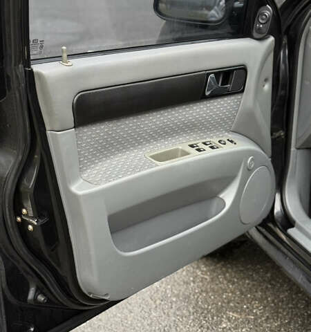 Черный Шевроле Лачетти, объемом двигателя 1.8 л и пробегом 190 тыс. км за 3650 $, фото 8 на Automoto.ua