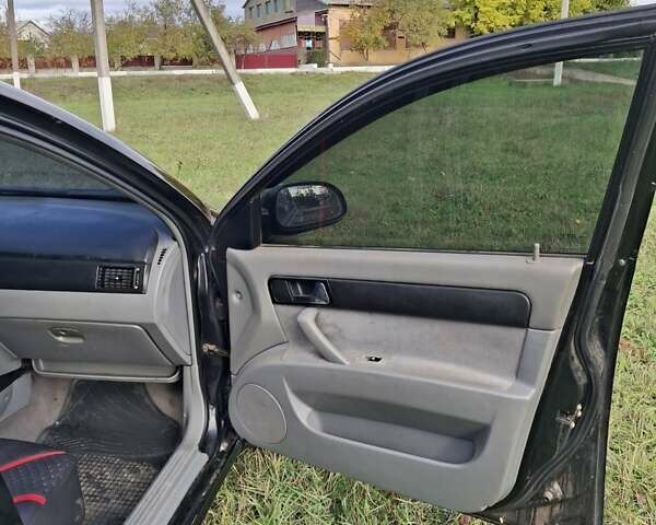 Черный Шевроле Лачетти, объемом двигателя 1.8 л и пробегом 360 тыс. км за 3300 $, фото 1 на Automoto.ua