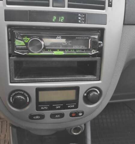 Черный Шевроле Лачетти, объемом двигателя 1.8 л и пробегом 390 тыс. км за 3100 $, фото 8 на Automoto.ua