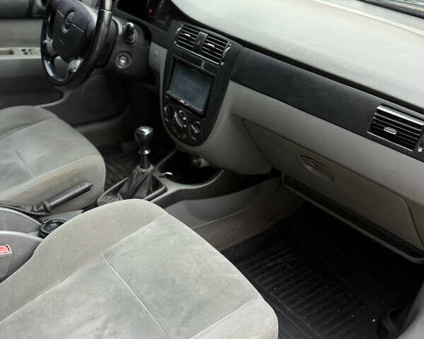 Черный Шевроле Лачетти, объемом двигателя 1.6 л и пробегом 260 тыс. км за 2900 $, фото 8 на Automoto.ua