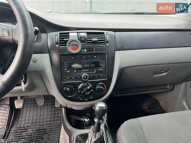 Черный Шевроле Лачетти, объемом двигателя 1.6 л и пробегом 247 тыс. км за 3890 $, фото 24 на Automoto.ua