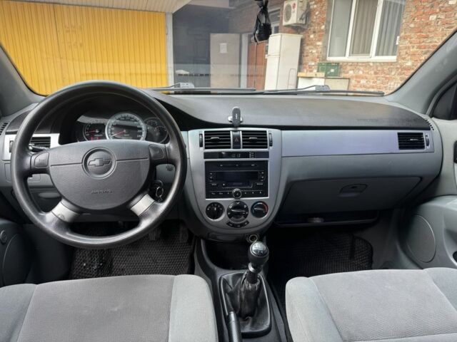 Черный Шевроле Лачетти, объемом двигателя 1.8 л и пробегом 200 тыс. км за 3200 $, фото 6 на Automoto.ua