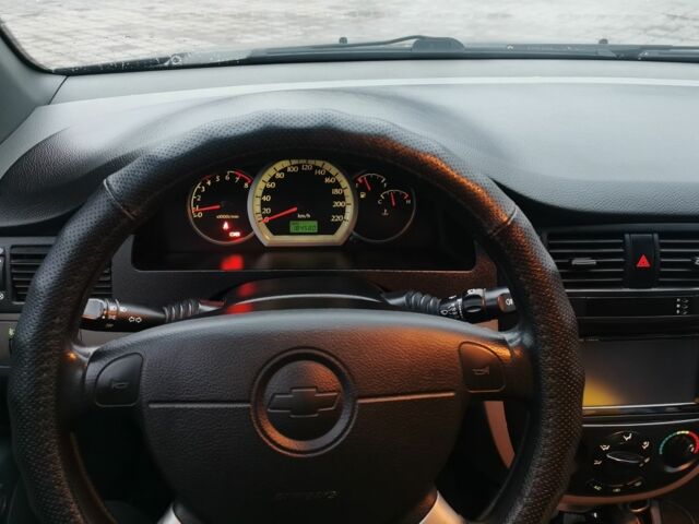 Черный Шевроле Лачетти, объемом двигателя 1.6 л и пробегом 185 тыс. км за 5300 $, фото 3 на Automoto.ua