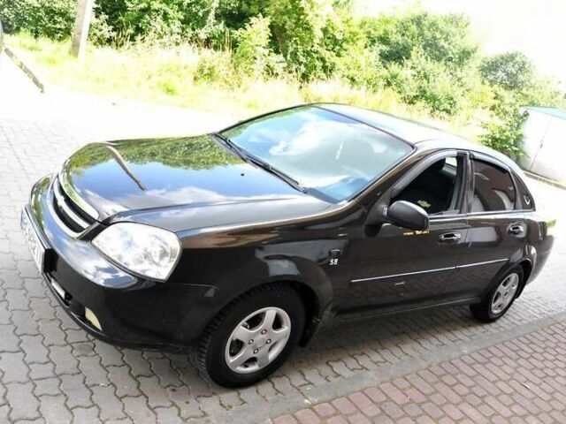 Черный Шевроле Лачетти, объемом двигателя 1.6 л и пробегом 245 тыс. км за 2999 $, фото 4 на Automoto.ua