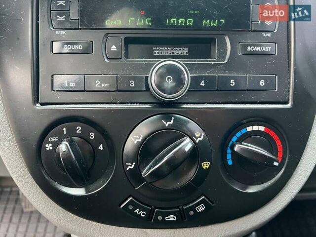 Черный Шевроле Лачетти, объемом двигателя 1.6 л и пробегом 247 тыс. км за 3890 $, фото 26 на Automoto.ua