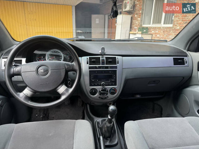 Черный Шевроле Лачетти, объемом двигателя 1.8 л и пробегом 220 тыс. км за 2999 $, фото 12 на Automoto.ua