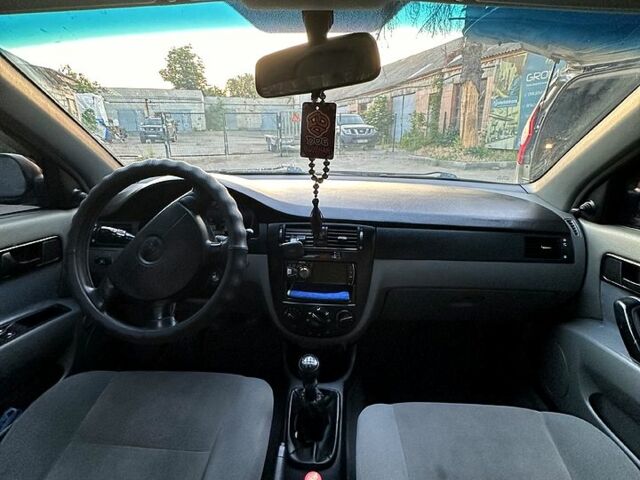 Черный Шевроле Лачетти, объемом двигателя 1.6 л и пробегом 280 тыс. км за 4000 $, фото 3 на Automoto.ua