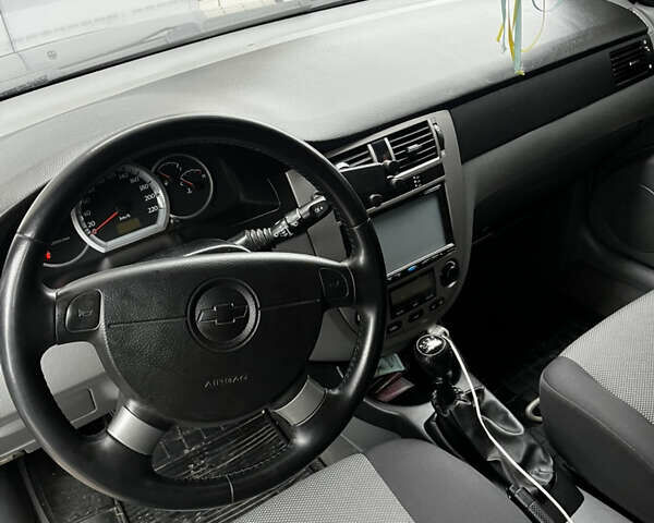 Черный Шевроле Лачетти, объемом двигателя 1.8 л и пробегом 176 тыс. км за 4550 $, фото 2 на Automoto.ua