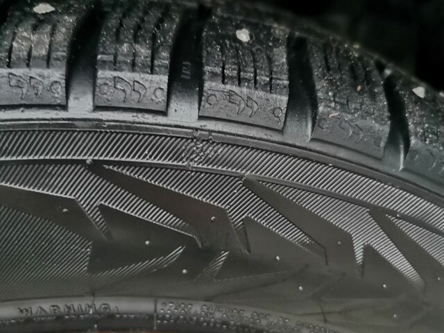 Черный Шевроле Лачетти, объемом двигателя 1.6 л и пробегом 185 тыс. км за 5300 $, фото 5 на Automoto.ua