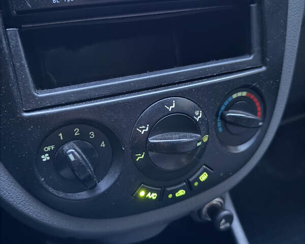 Черный Шевроле Лачетти, объемом двигателя 1.6 л и пробегом 233 тыс. км за 3750 $, фото 20 на Automoto.ua