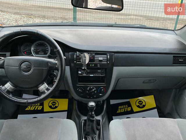 Черный Шевроле Лачетти, объемом двигателя 1.8 л и пробегом 237 тыс. км за 3600 $, фото 9 на Automoto.ua