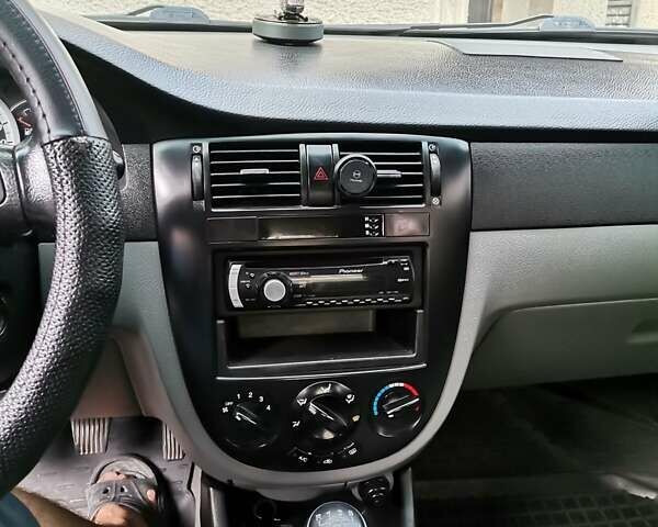 Черный Шевроле Лачетти, объемом двигателя 1.8 л и пробегом 270 тыс. км за 4600 $, фото 7 на Automoto.ua