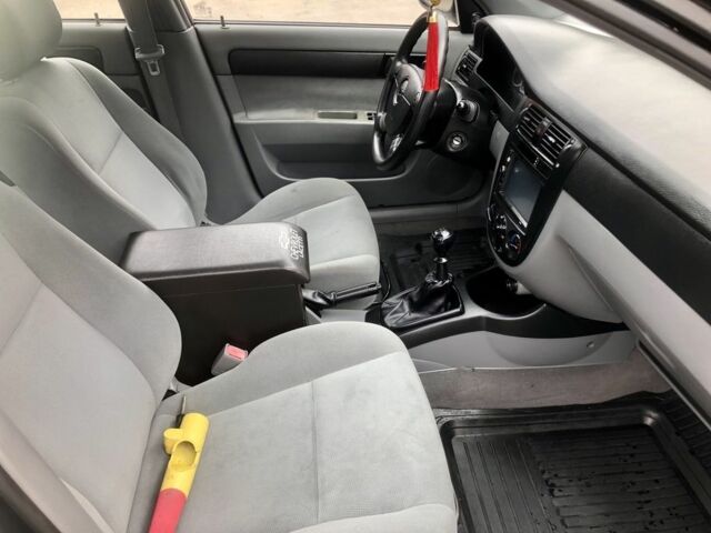 Черный Шевроле Лачетти, объемом двигателя 1.6 л и пробегом 198 тыс. км за 3600 $, фото 5 на Automoto.ua