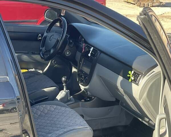 Черный Шевроле Лачетти, объемом двигателя 1.8 л и пробегом 220 тыс. км за 5200 $, фото 2 на Automoto.ua