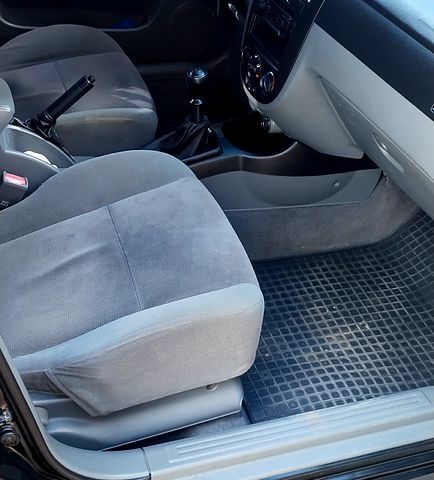 Черный Шевроле Лачетти, объемом двигателя 1.8 л и пробегом 188 тыс. км за 4900 $, фото 2 на Automoto.ua