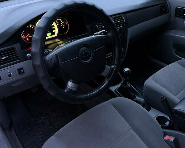 Черный Шевроле Лачетти, объемом двигателя 1.6 л и пробегом 233 тыс. км за 3750 $, фото 14 на Automoto.ua