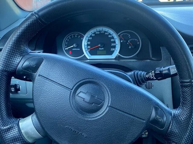 Черный Шевроле Лачетти, объемом двигателя 1.8 л и пробегом 293 тыс. км за 4200 $, фото 7 на Automoto.ua