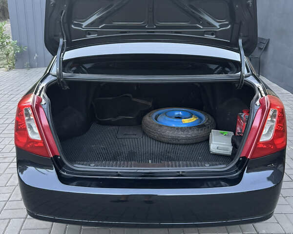 Черный Шевроле Лачетти, объемом двигателя 1.6 л и пробегом 195 тыс. км за 4850 $, фото 9 на Automoto.ua