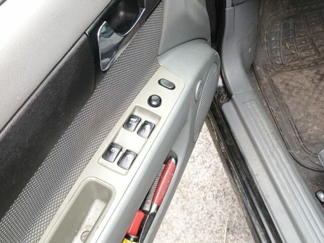 Черный Шевроле Лачетти, объемом двигателя 1.8 л и пробегом 200 тыс. км за 2100 $, фото 5 на Automoto.ua