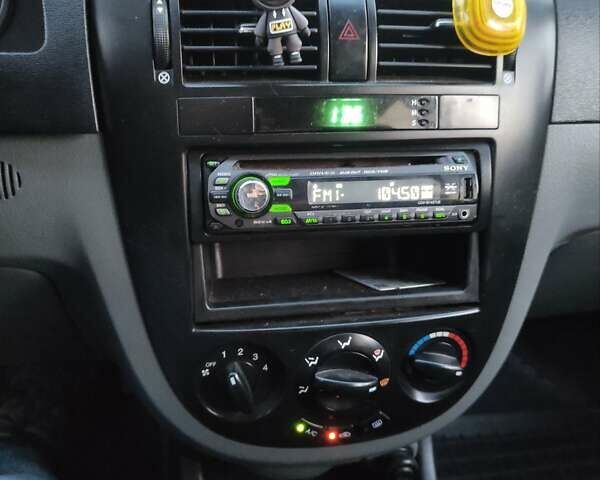 Черный Шевроле Лачетти, объемом двигателя 1.8 л и пробегом 244 тыс. км за 4200 $, фото 22 на Automoto.ua