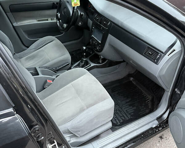 Черный Шевроле Лачетти, объемом двигателя 1.6 л и пробегом 285 тыс. км за 2999 $, фото 6 на Automoto.ua