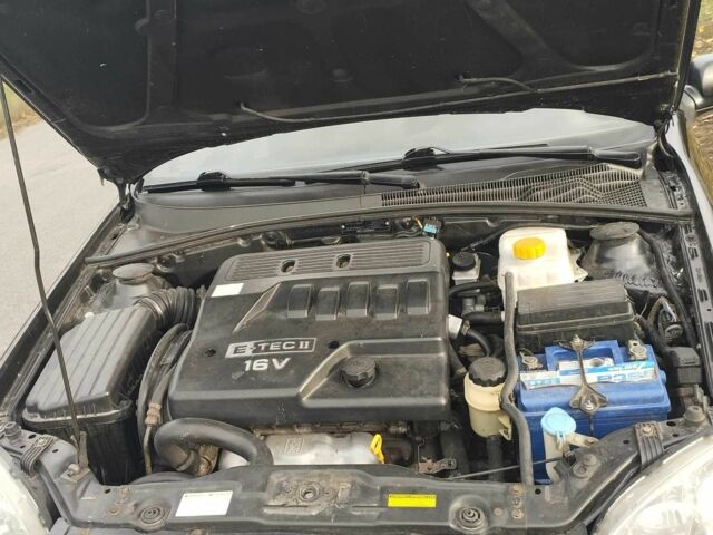 Черный Шевроле Лачетти, объемом двигателя 1.6 л и пробегом 190 тыс. км за 3700 $, фото 4 на Automoto.ua