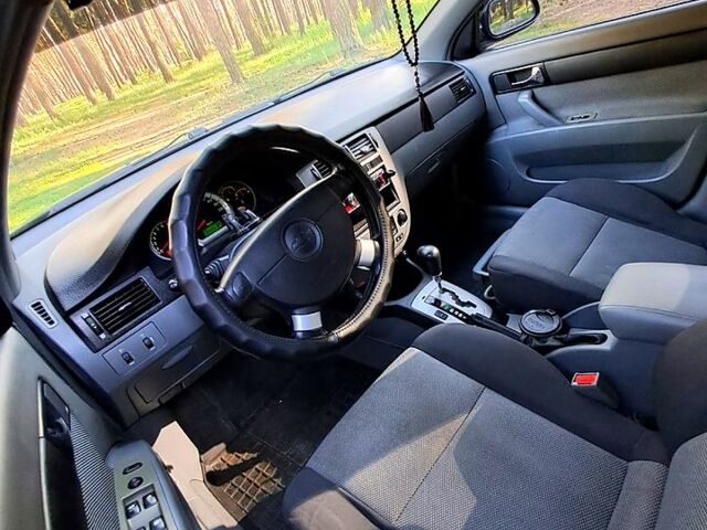 Черный Шевроле Лачетти, объемом двигателя 1.8 л и пробегом 180 тыс. км за 5300 $, фото 4 на Automoto.ua