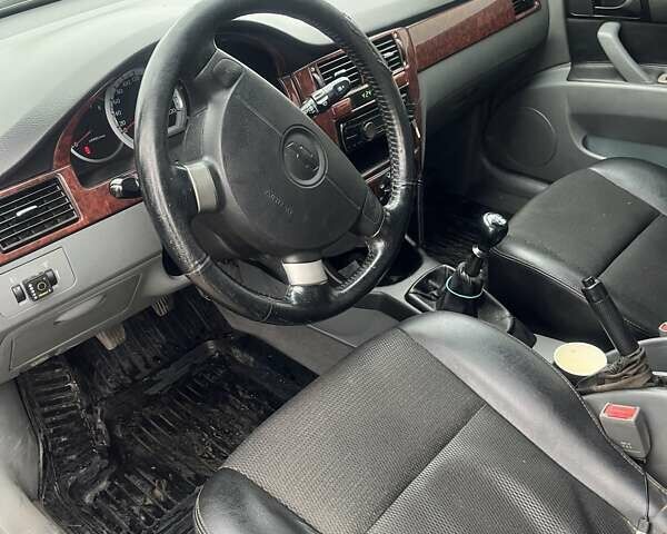 Черный Шевроле Лачетти, объемом двигателя 1.6 л и пробегом 300 тыс. км за 3300 $, фото 3 на Automoto.ua